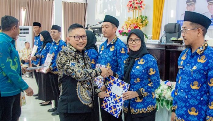 Bupati Banggai Serahkan SK Pengangkatan PPPK