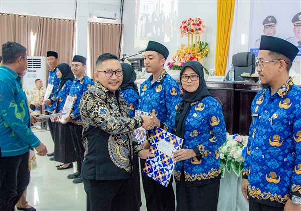 Bupati Banggai H. Amirudin serahkan SK PPPK Kabupaten Banggai