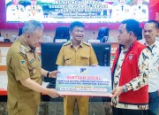 Kabid Linjamsos Dinsos Provinsi Sulawesi Tengah Serahkan Bansos RST dan UEP