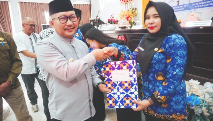 Bupati Banggai Serahkan SK PPPK Tenaga Guru