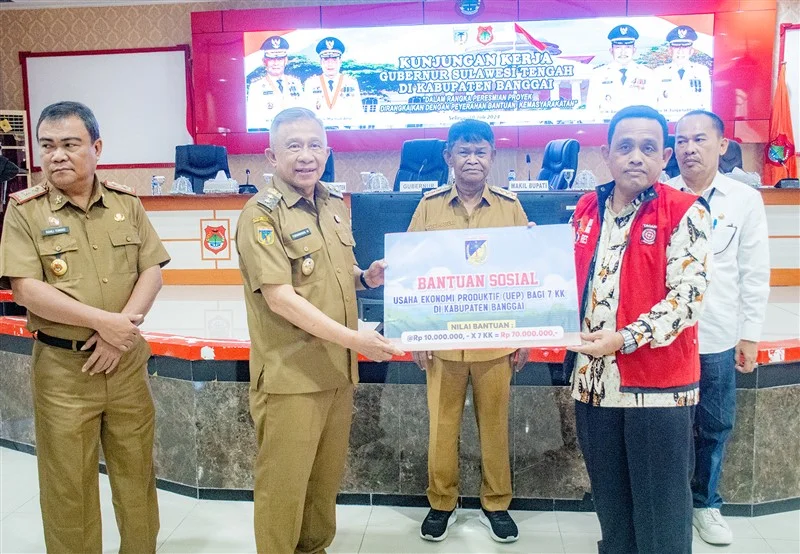 Penyerahan Bansos Secara Simbolis