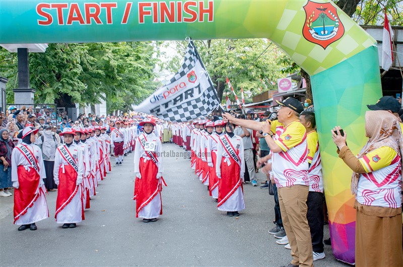 Wabup Banggai Lepas Lomba Gerak Jalan