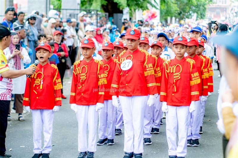 Peserta Gerak Jalan SD