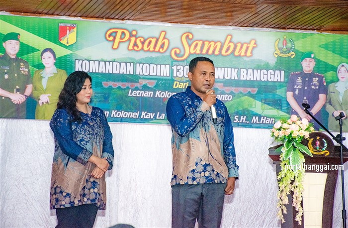 Letkol Inf Hermanto bersama istri