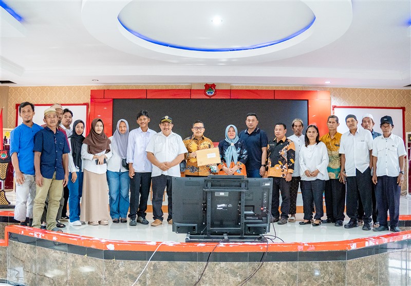Foto Bersama Saat Penyerahan Proposal Pemekaran Desa Beriman