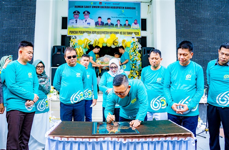 Bupati Amirudin tandatangani prasasti RSUD Luwuk