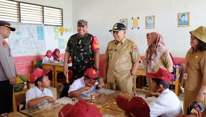 Wabup Banggai Hadiri Pemberian Makanan Bergizi Gratis di Samalore