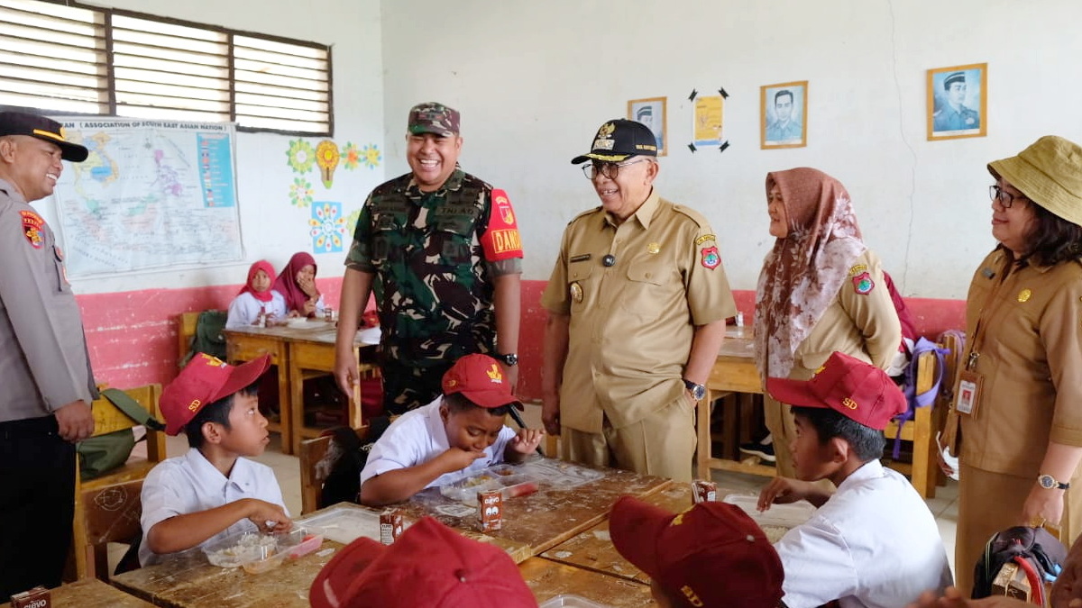 Wabup Banggai Hadiri Pemberian Makanan Bergizi Gratis di Samalore