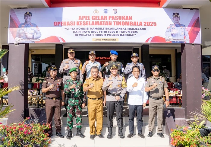 Foto Bersama pasca Apel Gelar Pasukan Operasi Keselamatan Tinombala 2025 di Luwuk