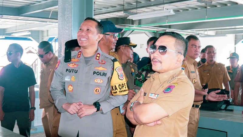 Bupati Banggai Amirudin Meninjau di Pasar Modern Simpong