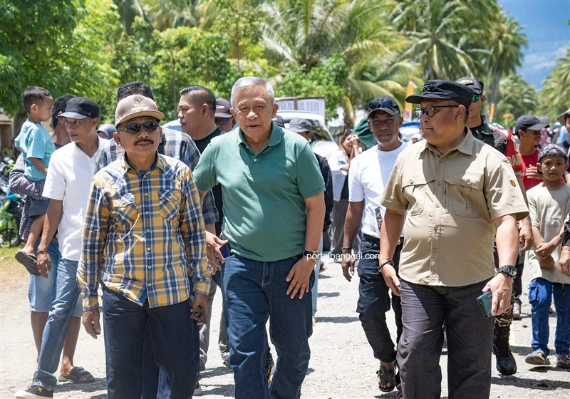 Wakil Bupati Banggai Furqanuddin saat tiba di lokasi