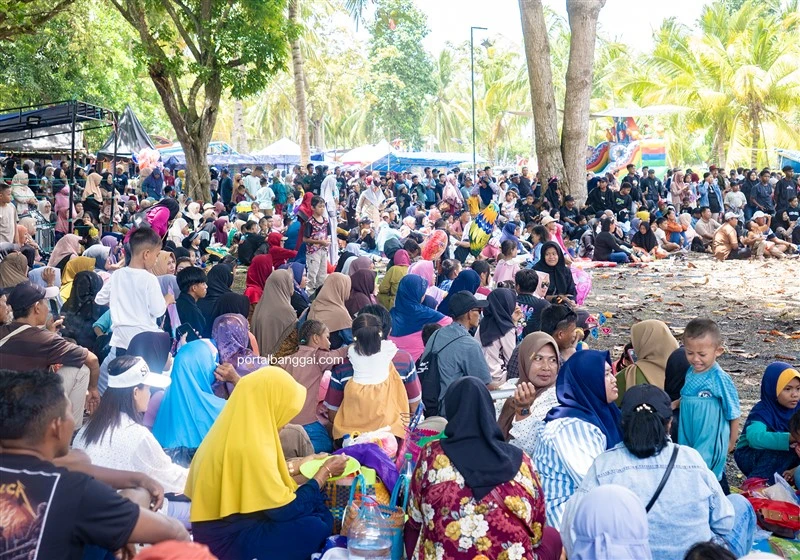 Sebagian dari ribuan warga yang hadir