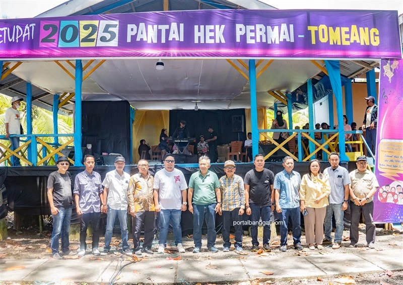 Foto Bersama latar panggung hiburan