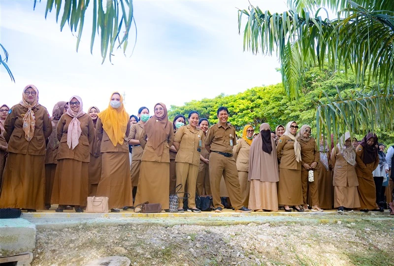 Halal bi Halal saat Apel Masuk Kerja Hari Pertama Pasca Cuti Lebaran 1446 H