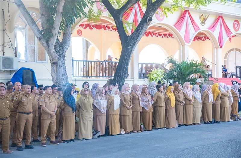 Halal bi Halal saat Apel Masuk Kerja Hari Pertama Pasca Cuti Lebaran 1446 H