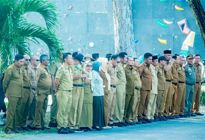 Halal bi Halal saat Apel Masuk Kerja Hari Pertama Pasca Cuti Lebaran 1446 H