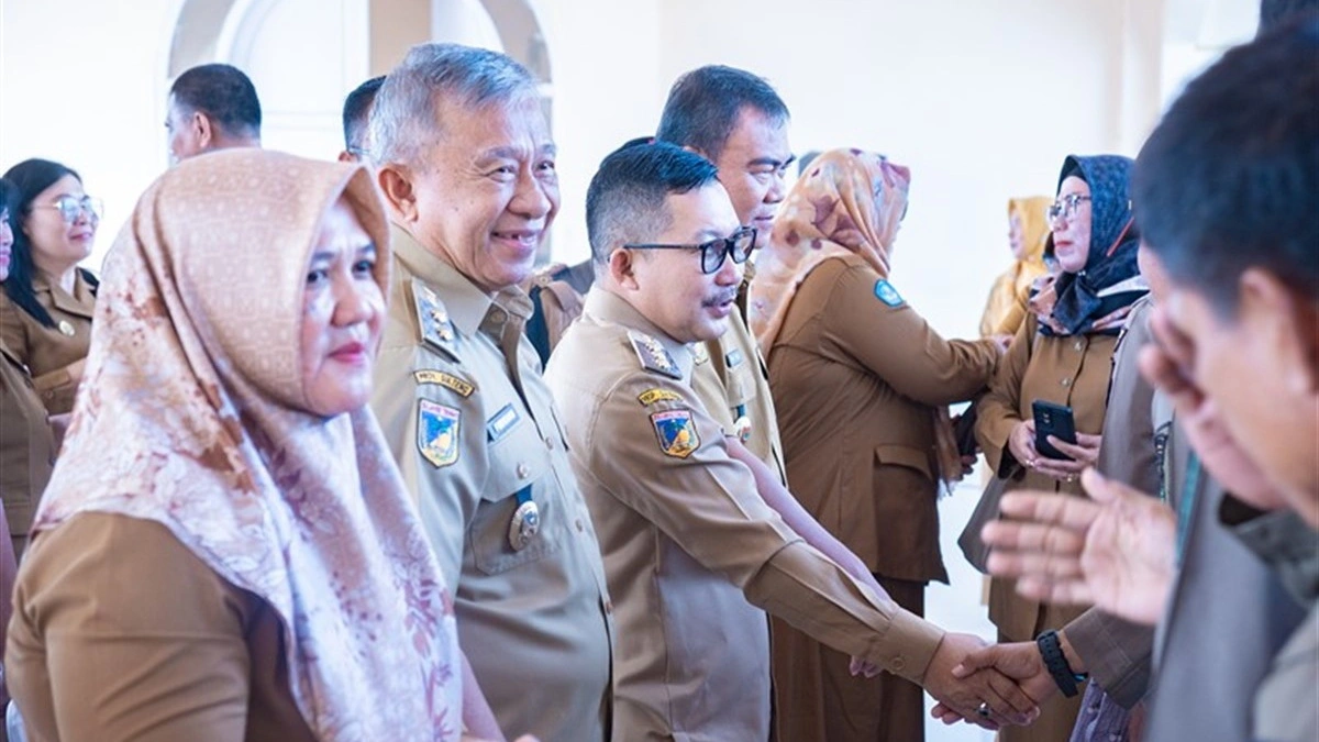 Halal bi Halal saat Apel Masuk Kerja Hari Pertama Pasca Cuti Lebaran 1446 H