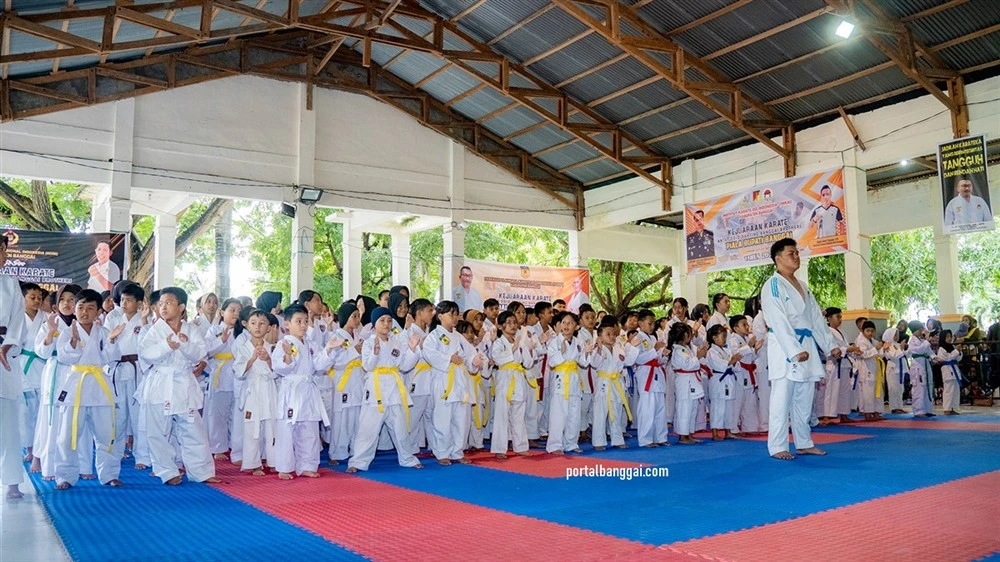 Peserta Kejuaran Karate Antar Dojo Ranting Banggai Brothers Piasa Bupati Banggai Tahun 2025