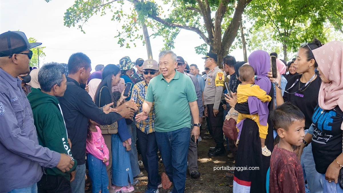 Wakil Bupati Banggai Hadiri dan Buka Hari Raya Ketupat di Pantai Hek Permai, Desa Tomeang