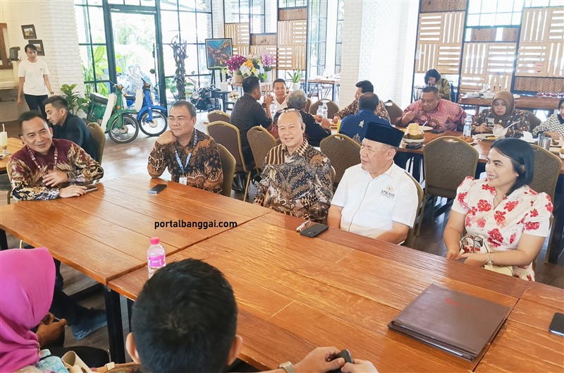 Owner PT Royal Group, Jefrey Jocom bersilaturahmi dengan Penjabat (Pj) Sekretaris Daerah Kabupaten Banggai Ir. Moh. Ramli Tongko, S.Sos., S.T., M.Si.