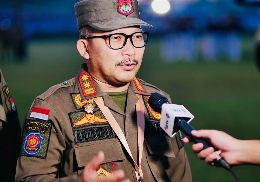 Bupati Banggai H. Amirudin saat diwawancarai salah-satu stasiun TV Swasta Nasional pasca penutupan retret.