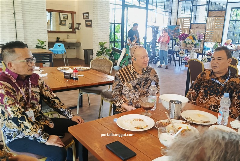 CEO PT East Indonesia Investment Mohamad Dino Gobel memfasilitasi pertemuan tersebut.