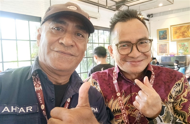 Penulis berkesempatan Foto Bersama CEO PT East Indonesia Investment Mohamad Dino Gobel