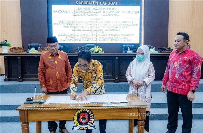 Penandatanganan oleh Ketua DPRD Kabupaten Banggai.