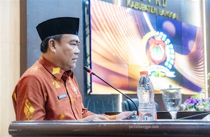 Pj. Sekda Kabupaten Banggai Moh. Ramli Tongko saat membacakan sambutan Bupati Banggai.