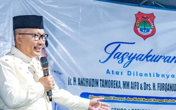 Bupati Banggai H. Amirudin saat acara Tasyakuran di Desa Sumber Mulya Kecamatan Simpang Raya, 25 Juli 2025.