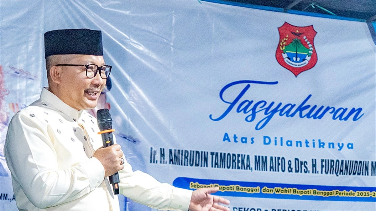Bupati Banggai H. Amirudin saat acara Tasyakuran di Desa Sumber Mulya Kecamatan Simpang Raya, 25 Juli 2025.