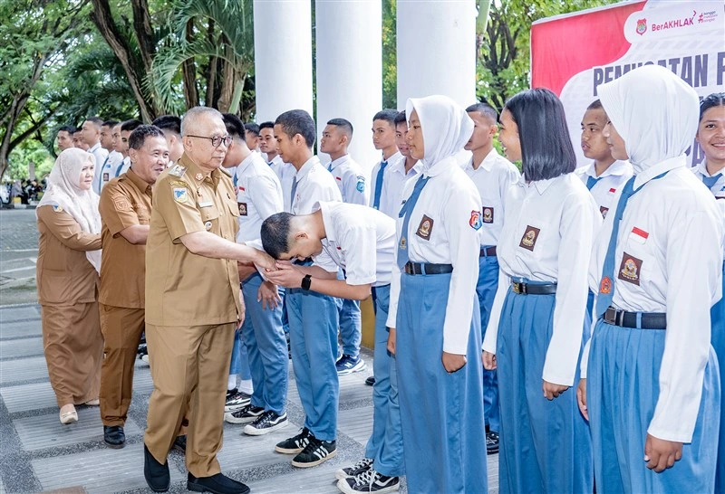 Pemberian Ucapan Selamat Mengikuti Pusdiklat