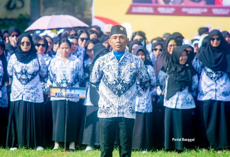 Upacara peringatan HUT ke-80 Persatuan Guru Republik Indonesia (PGRI) dan Hari Guru Nasional (HGN) Tingkat Kabupaten Banggai Tahun 2025