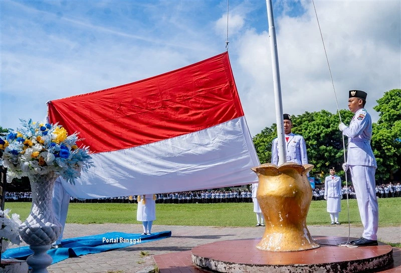Upacara peringatan HUT ke-80 Persatuan Guru Republik Indonesia (PGRI) dan Hari Guru Nasional (HGN) Tingkat Kabupaten Banggai Tahun 2025