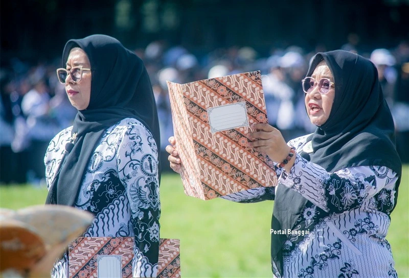 Upacara peringatan HUT ke-80 Persatuan Guru Republik Indonesia (PGRI) dan Hari Guru Nasional (HGN) Tingkat Kabupaten Banggai Tahun 2025