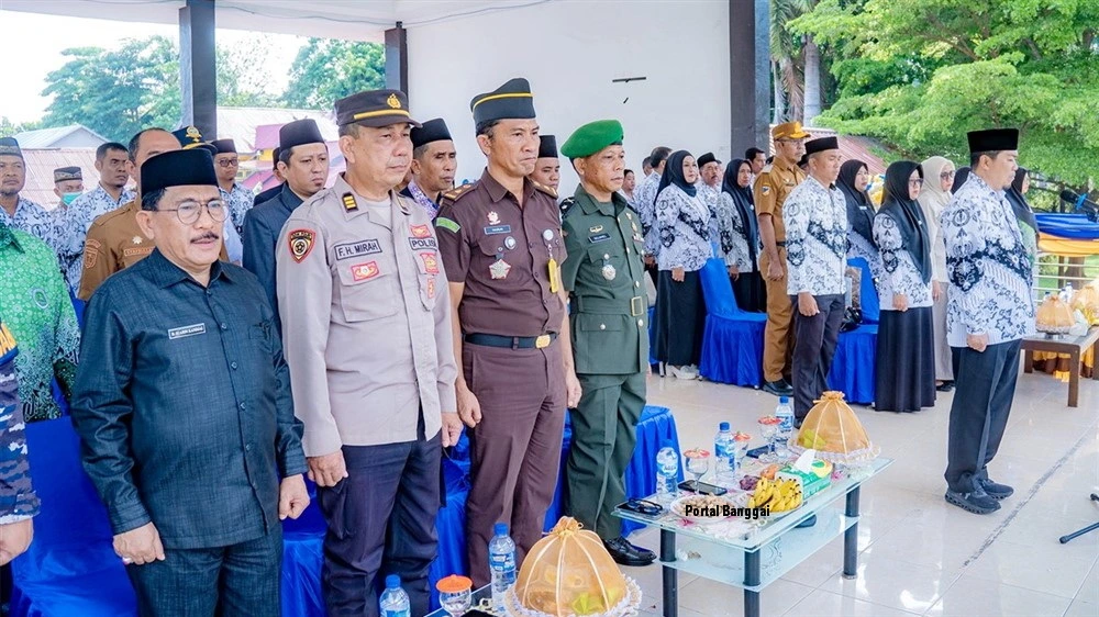 Upacara peringatan HUT ke-80 Persatuan Guru Republik Indonesia (PGRI) dan Hari Guru Nasional (HGN) Tingkat Kabupaten Banggai Tahun 2025