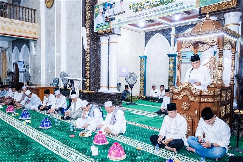 Sekda Kabupaten Banggai saat membacakan sambutan Bupati Banggai