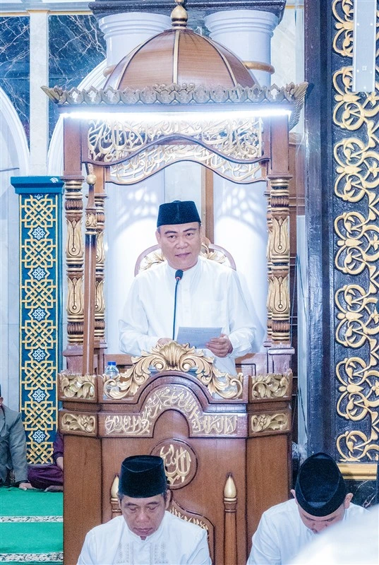 Sekda Kabupaten Banggai saat membacakan sambutan Bupati Banggai