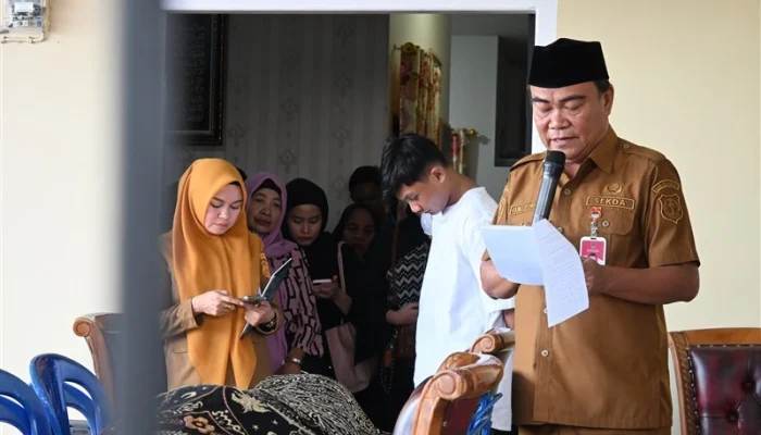 Sekda Banggai Lepas Jenazah Almarhum Muh. Oksatiawan S.