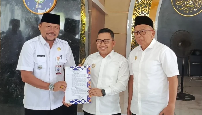Bupati Amirudin Serahkan SK Plt Kadis Peternakan